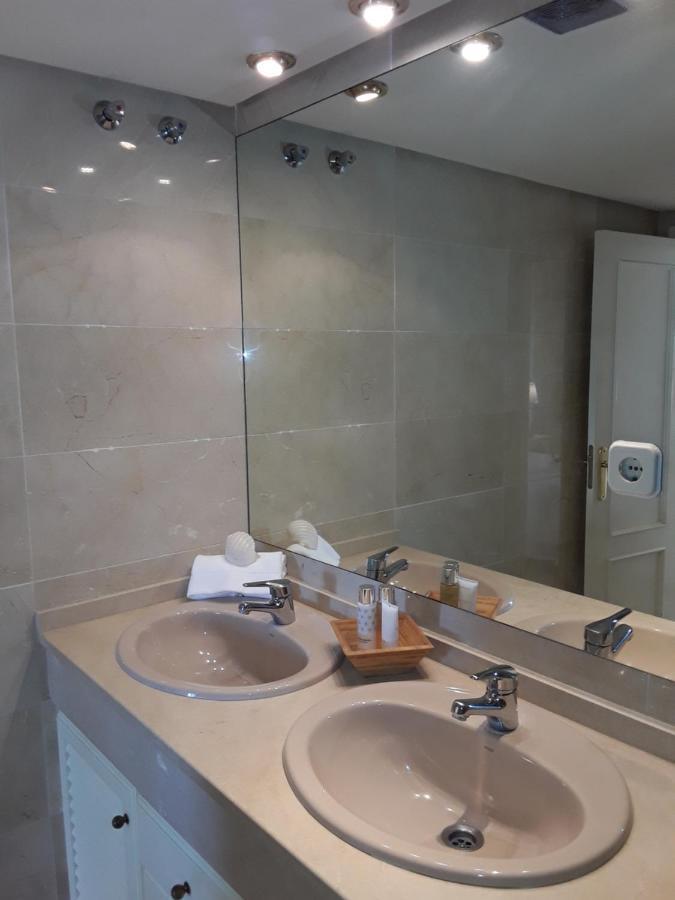 Beachfront Neptuno I, Complex,Views,Pool,Garden, Elviria 마르베야 외부 사진
