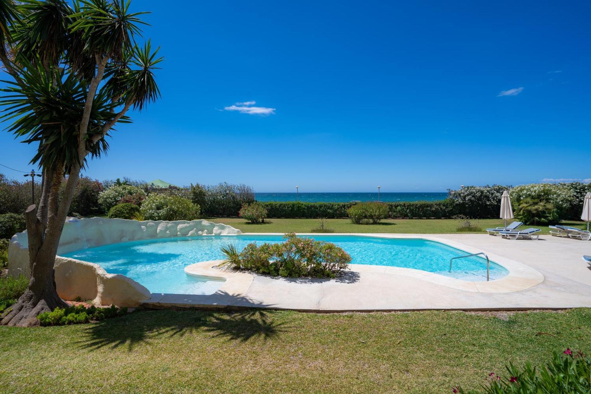 Beachfront Neptuno I, Complex,Views,Pool,Garden, Elviria 마르베야 외부 사진