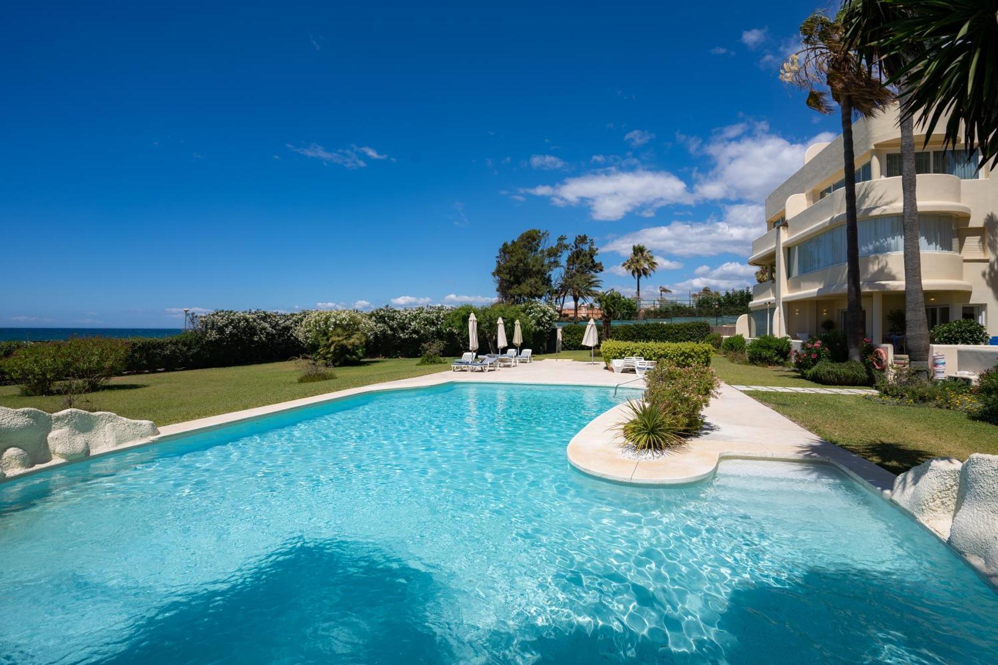 Beachfront Neptuno I, Complex,Views,Pool,Garden, Elviria 마르베야 외부 사진
